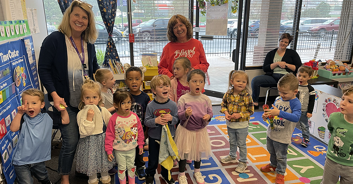 FRCS early childhood education students celebrate mothers day.
