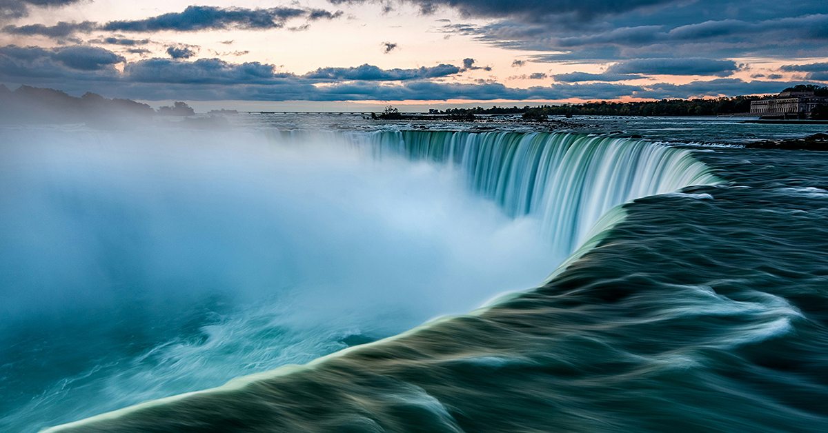 Niagara Falls photo by Sergey Pesterev via unsplash